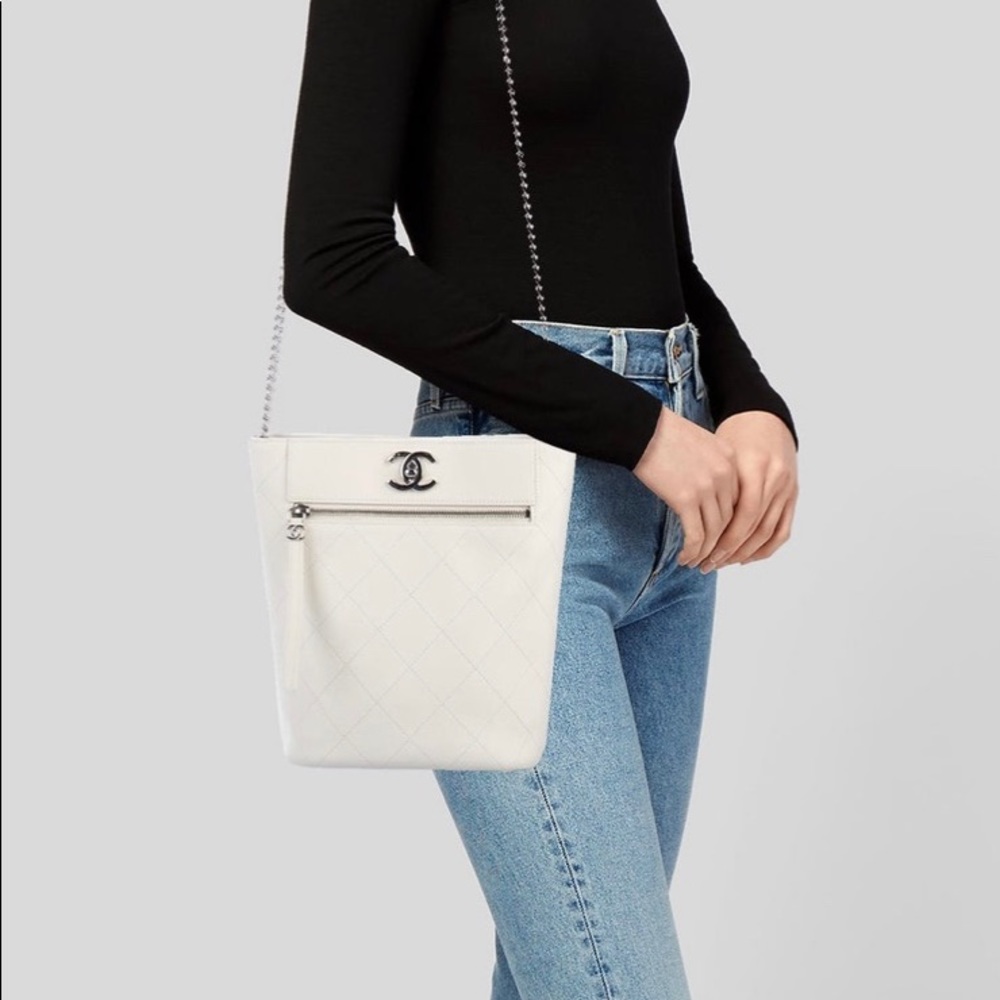 Chanel Sac Cordon top handle bucket quilted white leather silver hardware purse - Picture 4 of 15